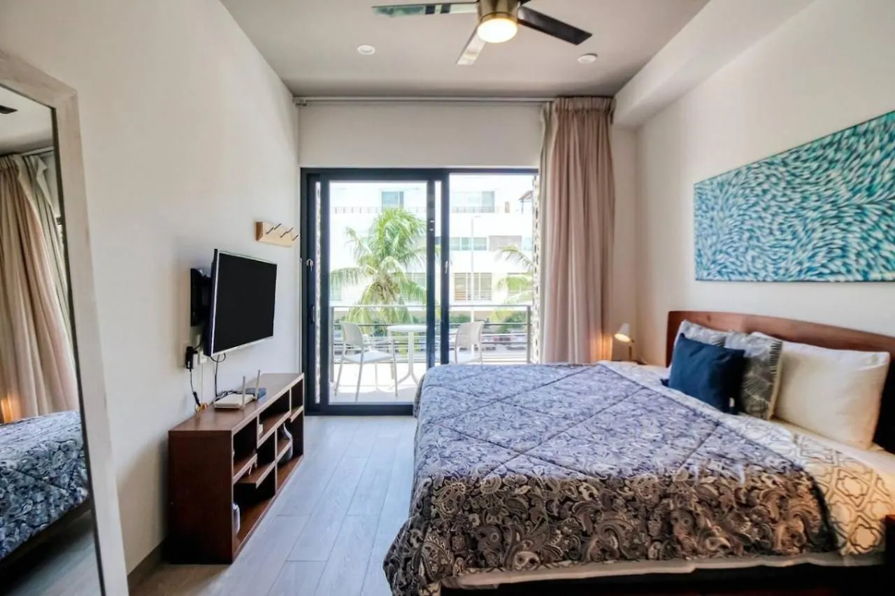 Quiet Studio 2 Blocks To The Beach Playa del Carmen